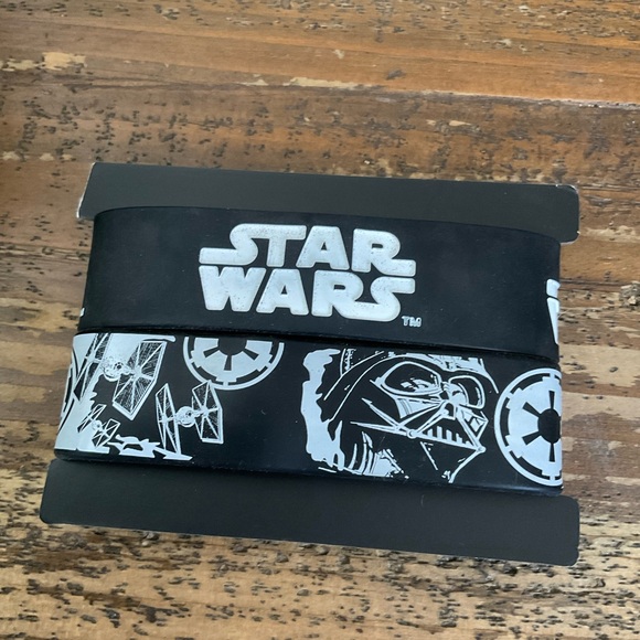 NEW BIOWORLD STAR WARS RUBBER BRACELETS - Picture 7 of 7
